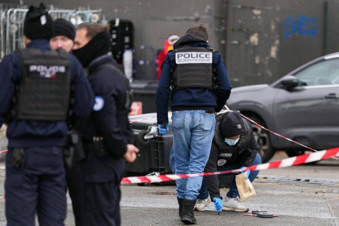 Francia, sparatoria nelle Yvelines: un morto e cinque feriti, indagini per terrorismo