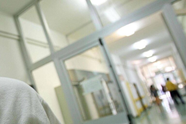 Napoli, donna incinta viene dimessa: torna in ospedale e muore insieme alla bimba